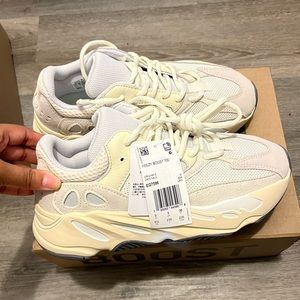 Yeezy 700 Analog 👟